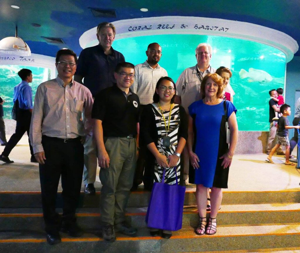 Group photo of MD Albert Teo, Bunbury Dolphin Discovery, and Bornean Sun Bear Conservation Centre representatives with Curator Flora Anne Asalin.