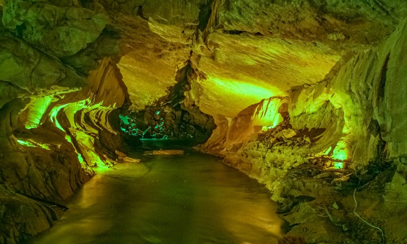 Cave-splunking down Mulu Caves