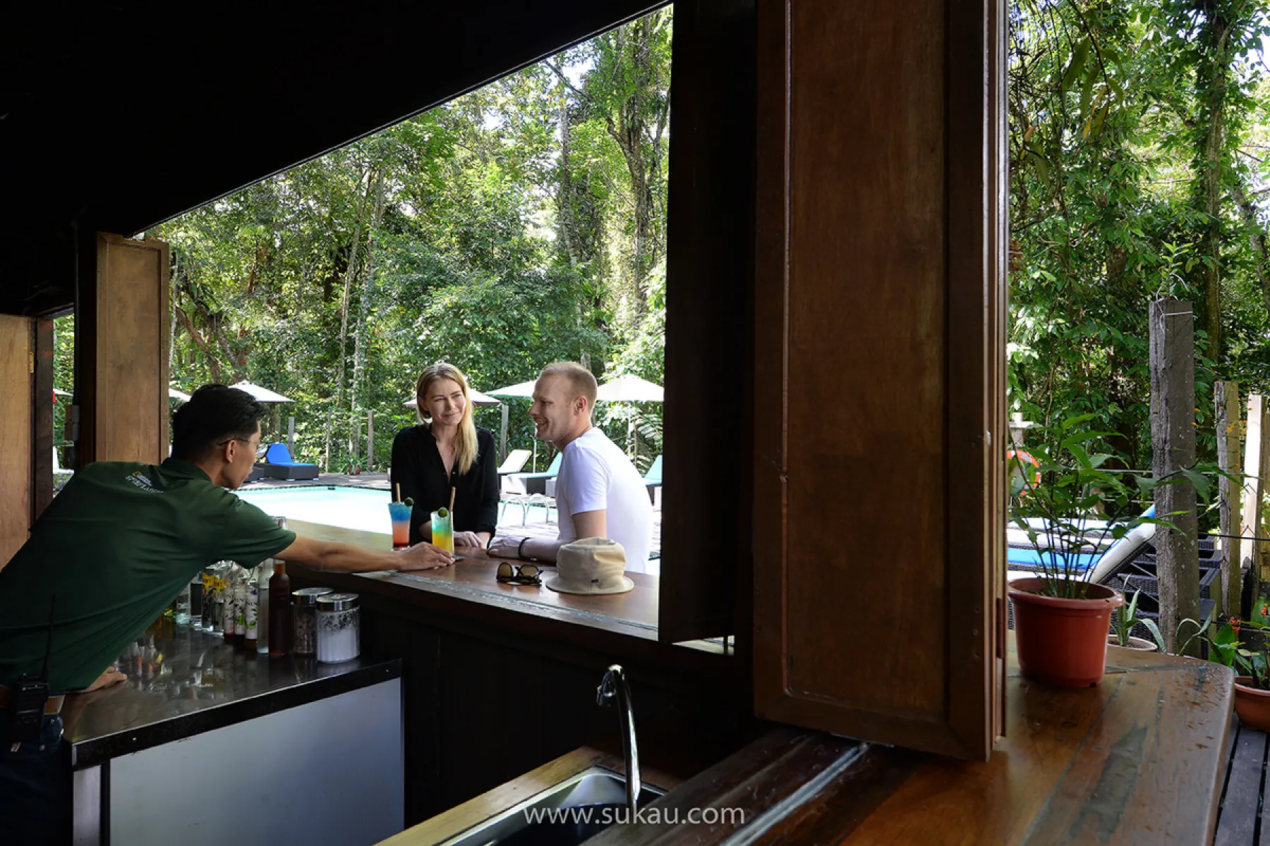 Bar area at Dip Pool 2